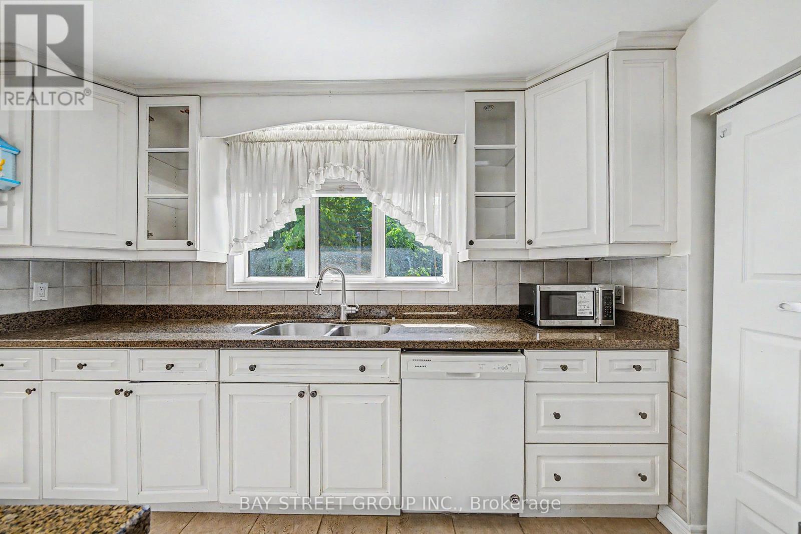 32 Alanadale Avenue, Markham, ON - Indoor Photo Showing Kitchen With Double Sink