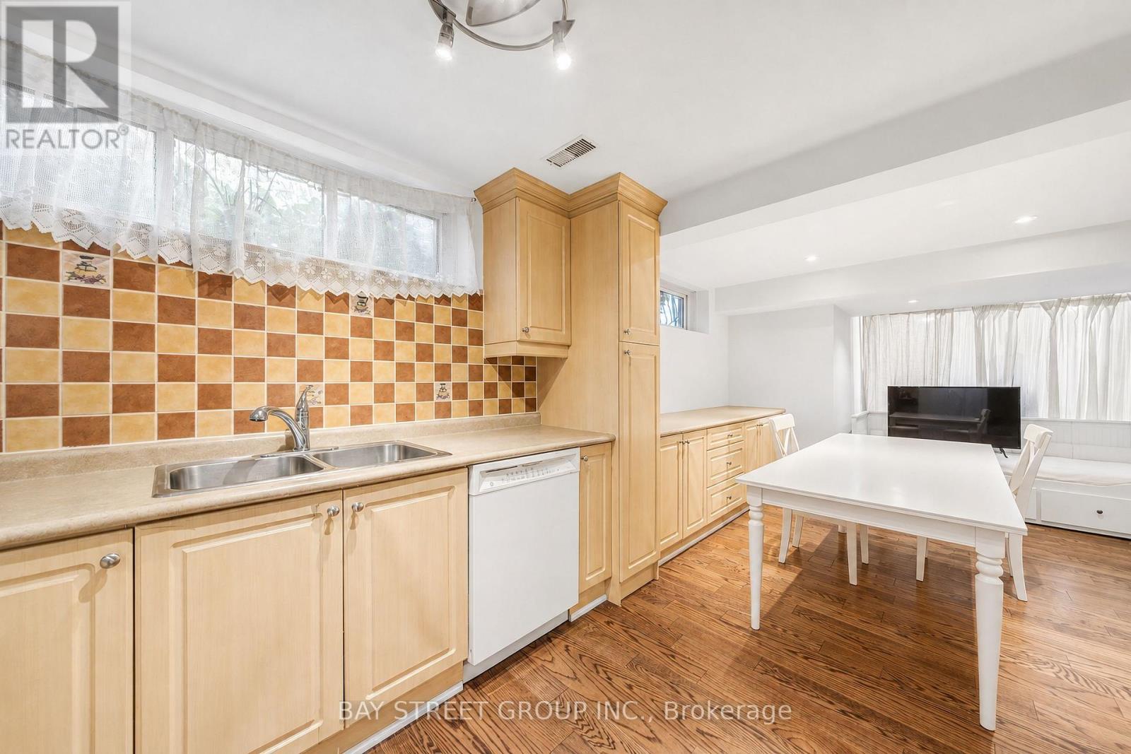 32 Alanadale Avenue, Markham, ON - Indoor Photo Showing Kitchen With Double Sink