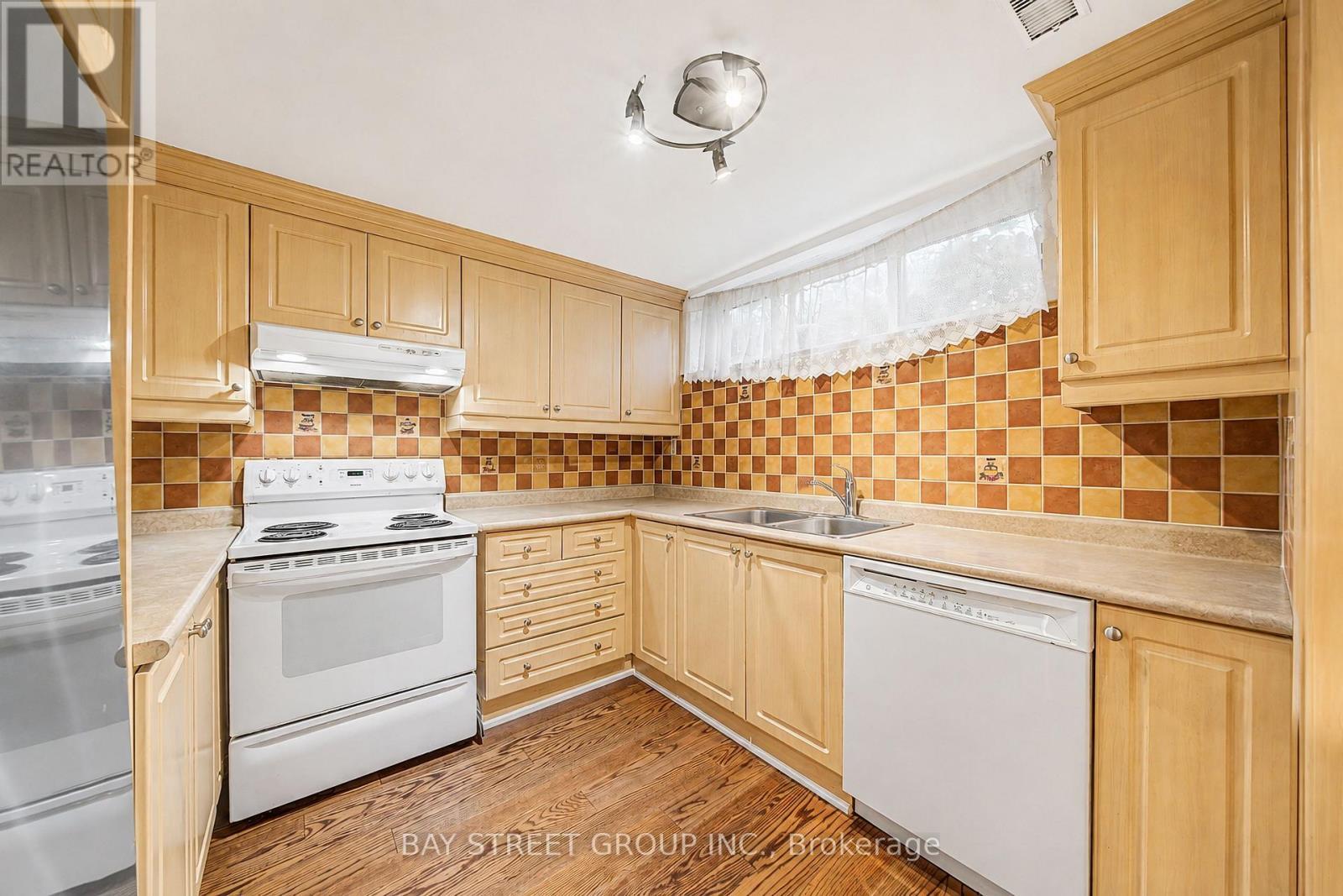 32 Alanadale Avenue, Markham, ON - Indoor Photo Showing Kitchen With Double Sink