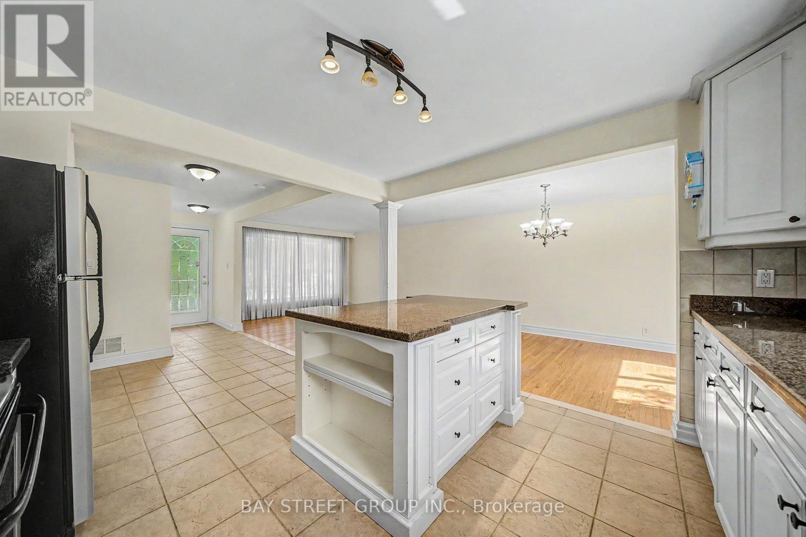 32 Alanadale Avenue, Markham, ON - Indoor Photo Showing Kitchen