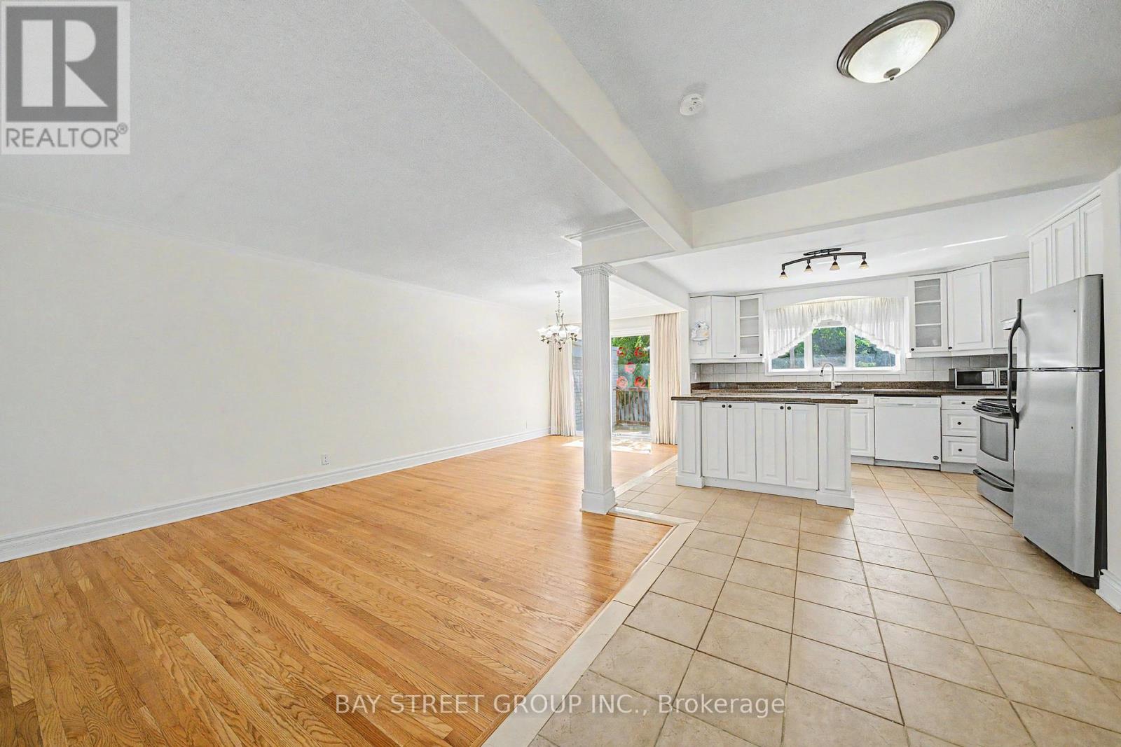 32 Alanadale Avenue, Markham, ON - Indoor Photo Showing Kitchen