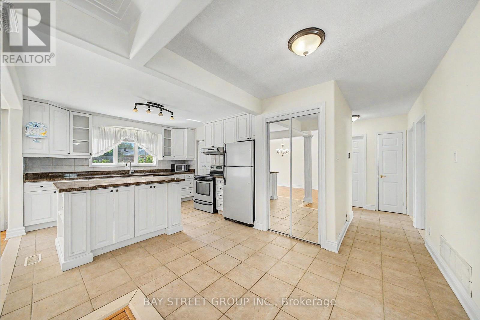 32 Alanadale Avenue, Markham, ON - Indoor Photo Showing Kitchen