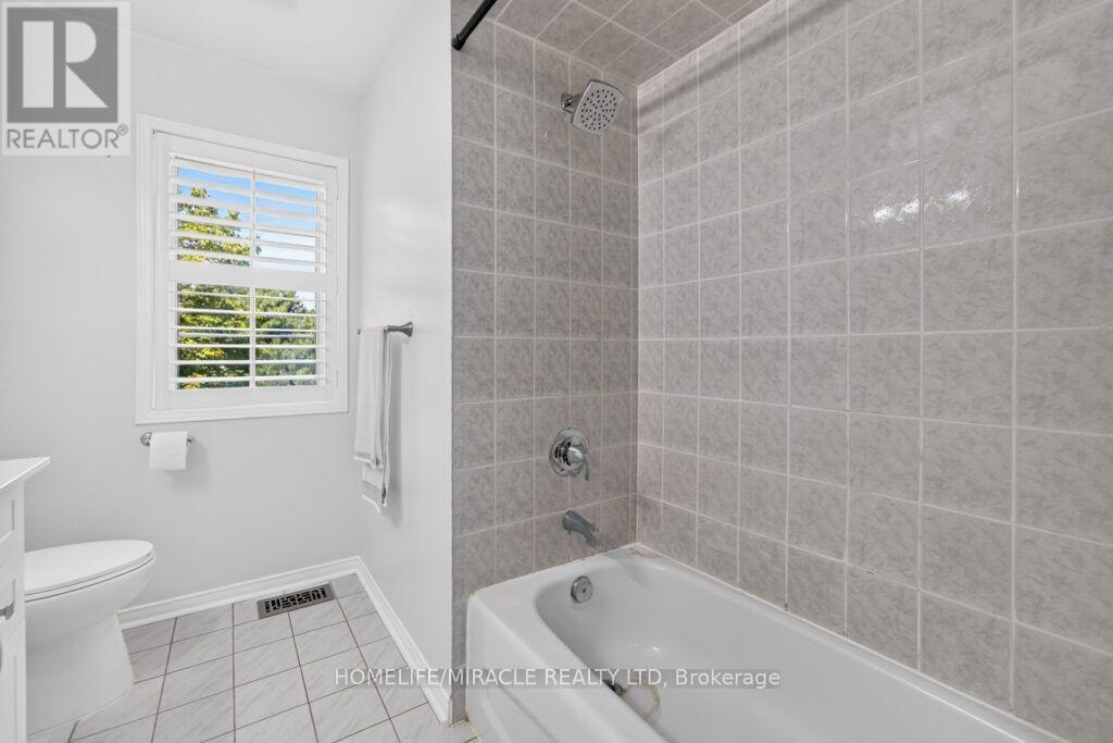 59 Dawson Crescent, Milton, ON - Indoor Photo Showing Bathroom