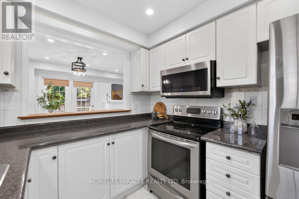 59 Dawson Crescent, Milton, ON - Indoor Photo Showing Kitchen