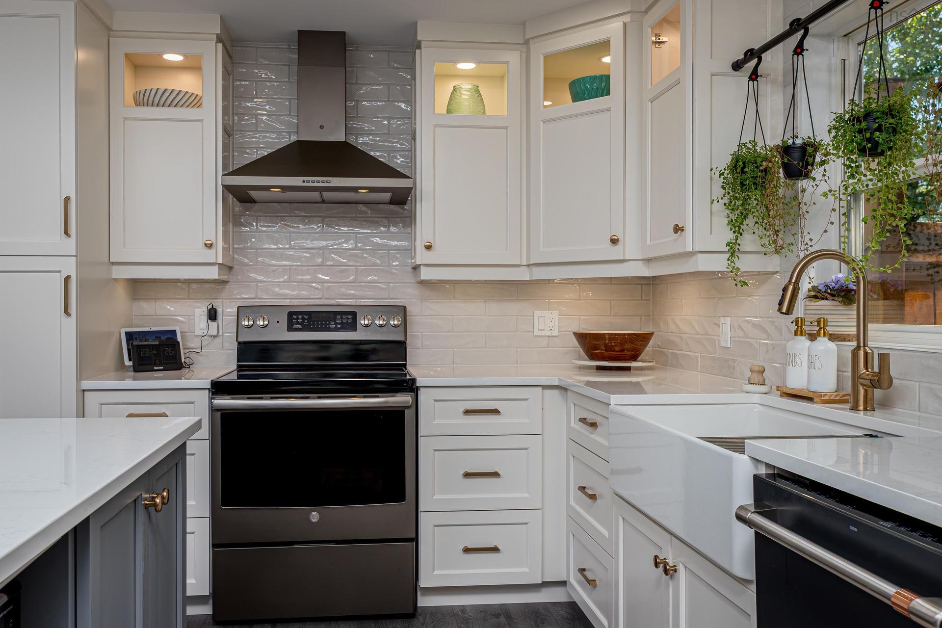 141 Hemlock Drive, Elmsdale, NS - Indoor Photo Showing Kitchen
