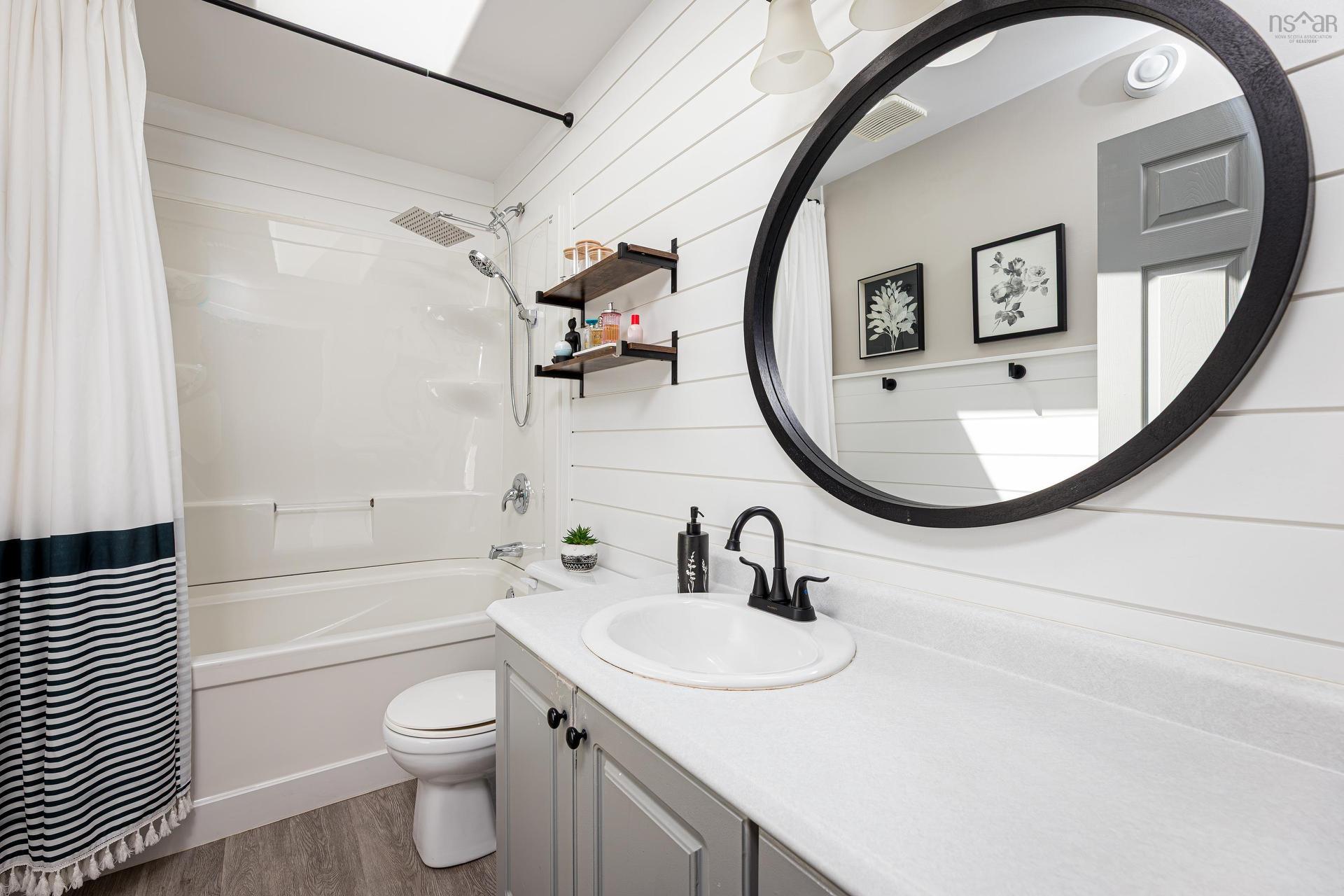 141 Hemlock Drive, Elmsdale, NS - Indoor Photo Showing Bathroom