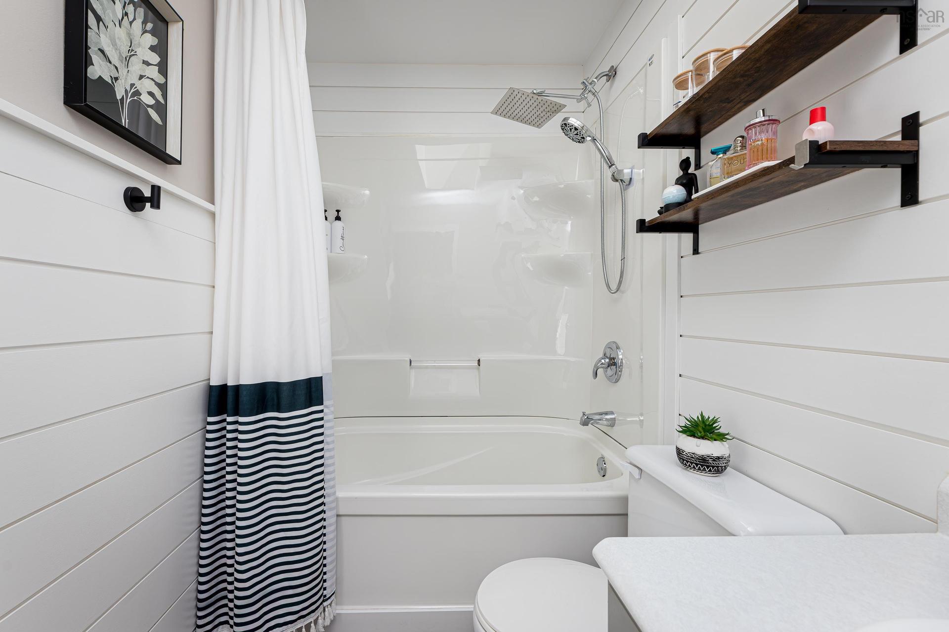 141 Hemlock Drive, Elmsdale, NS - Indoor Photo Showing Bathroom