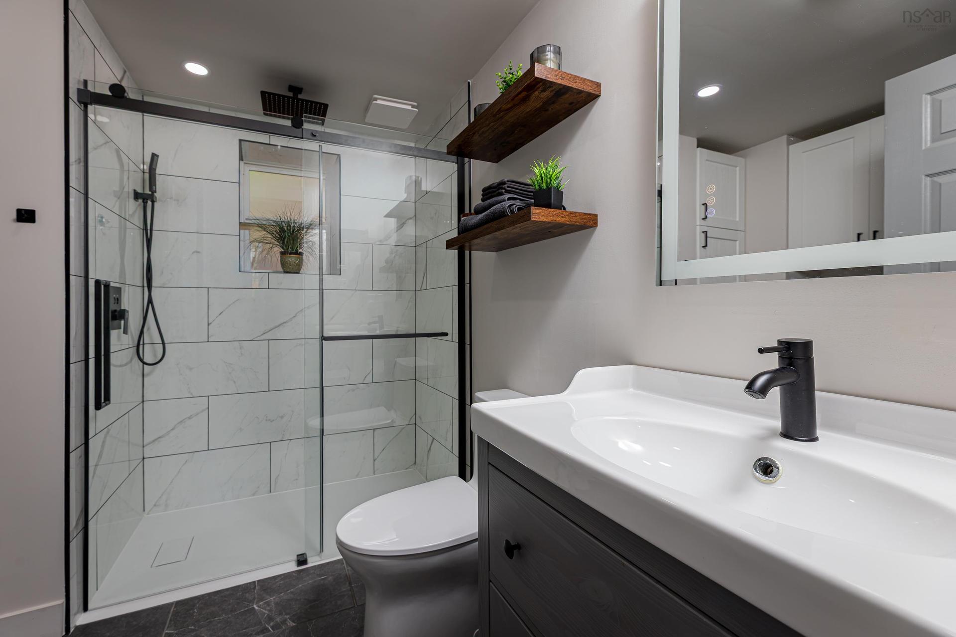 141 Hemlock Drive, Elmsdale, NS - Indoor Photo Showing Bathroom