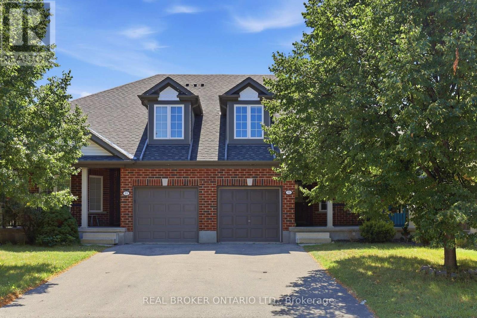 91 Lynch Circle E, Guelph, ON - Outdoor With Facade