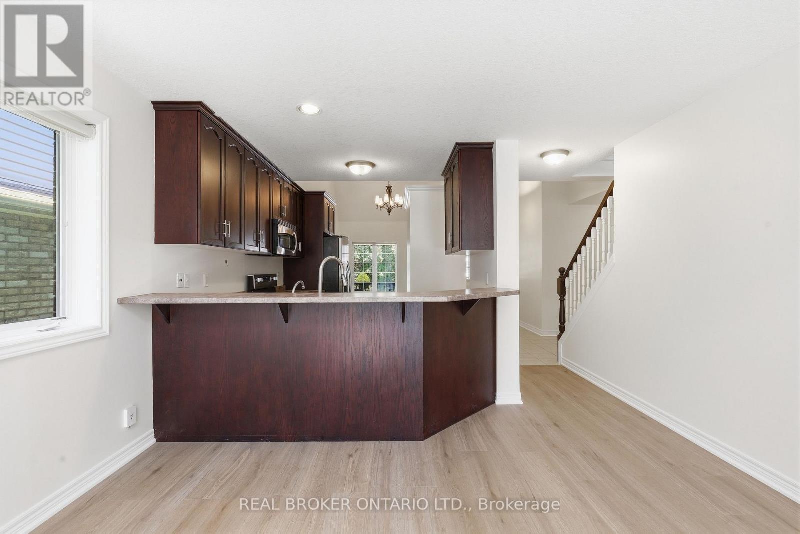 91 Lynch Circle E, Guelph, ON - Indoor Photo Showing Kitchen