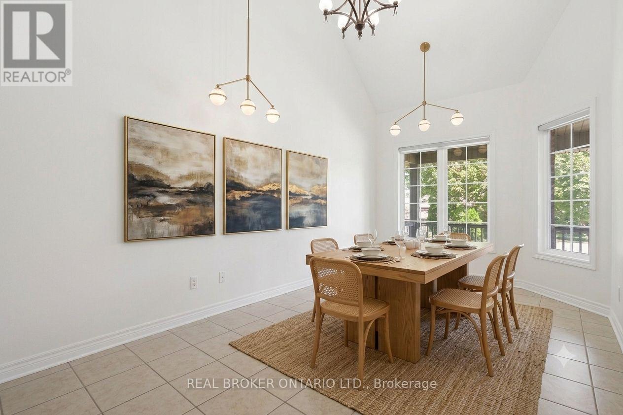 91 Lynch Circle E, Guelph, ON - Indoor Photo Showing Dining Room