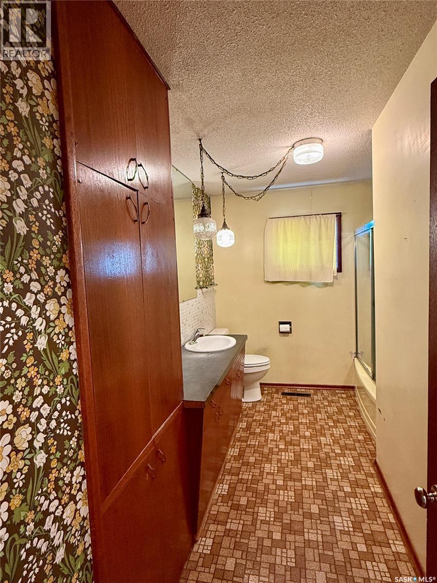 2921 23Rd Street W, Saskatoon, SK - Indoor Photo Showing Bathroom