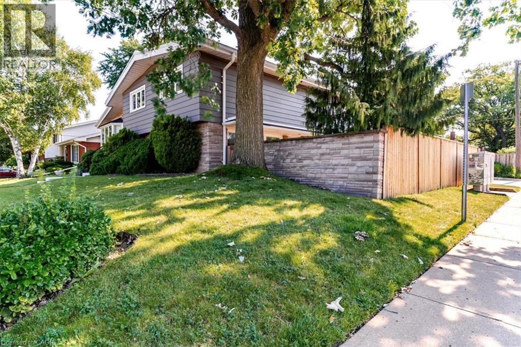 Corner lot - 69 Pleasant Avenue, Hamilton, ON - Outdoor