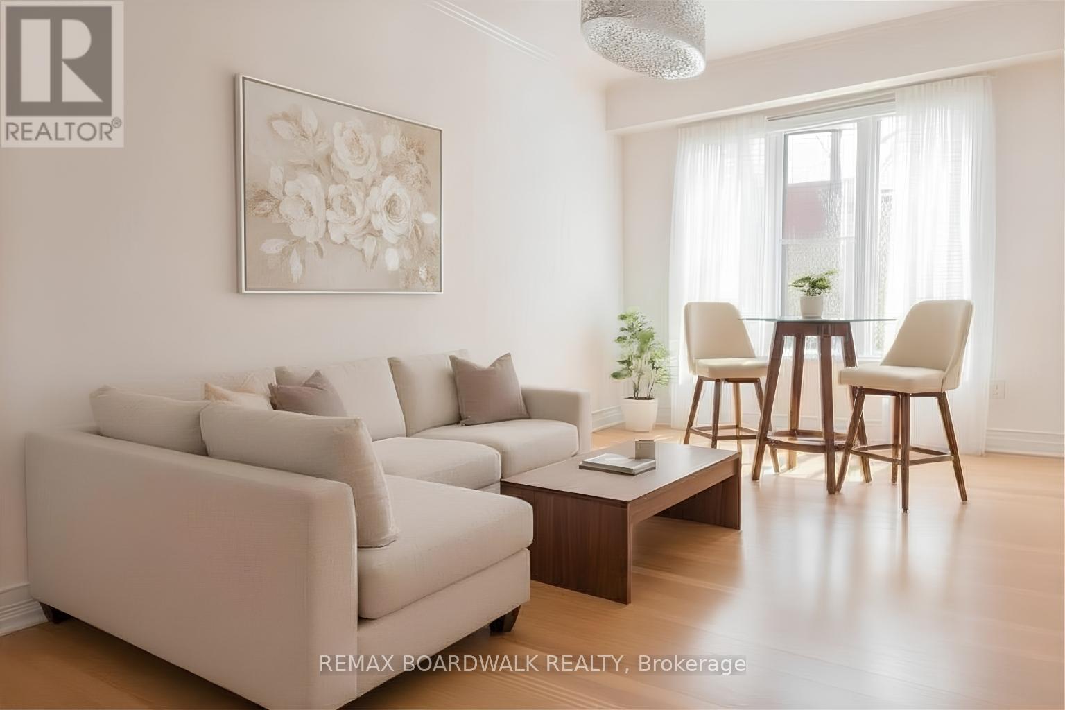 42 College Circle, Ottawa, ON - Indoor Photo Showing Living Room