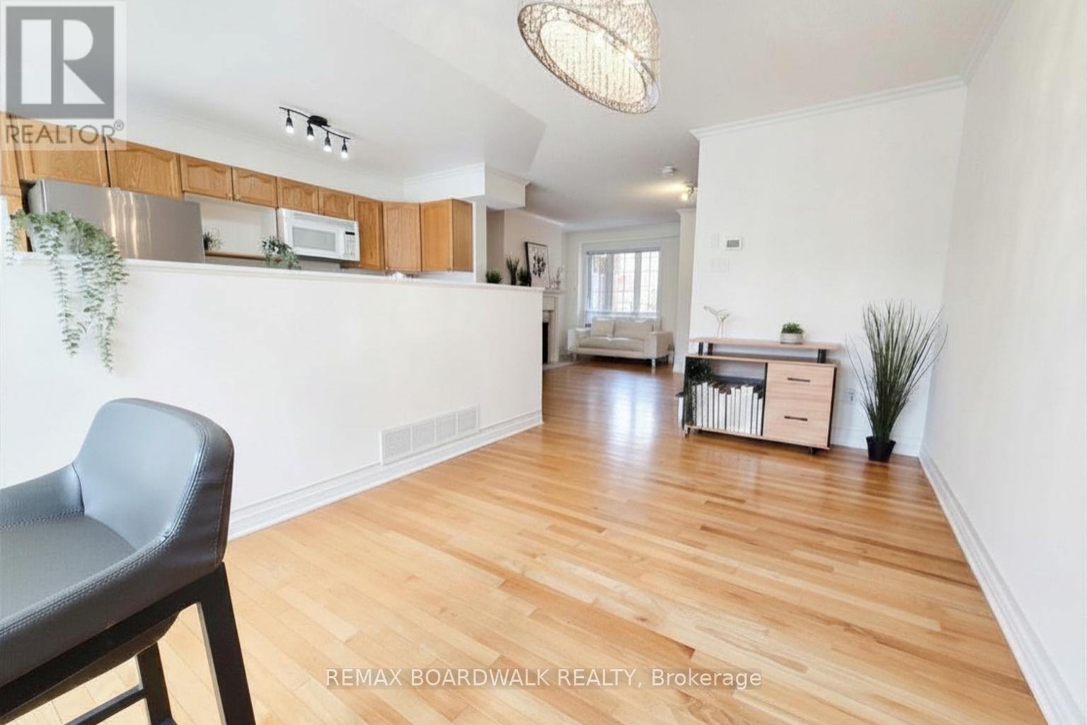 42 College Circle, Ottawa, ON - Indoor
