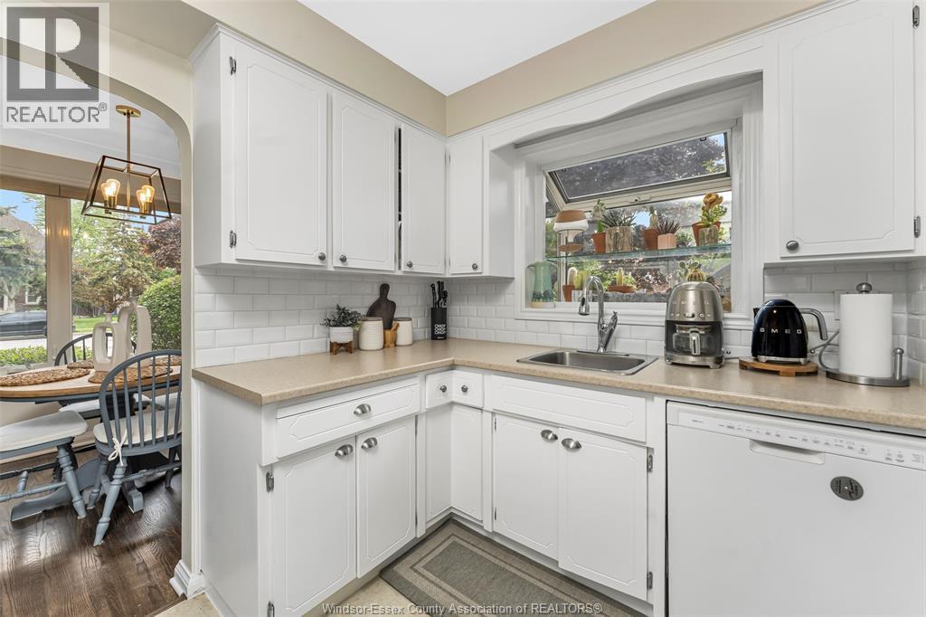 289 Ford Boulevard, Windsor, ON - Indoor Photo Showing Kitchen