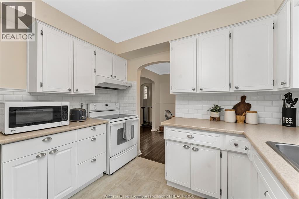 289 Ford Boulevard, Windsor, ON - Indoor Photo Showing Kitchen