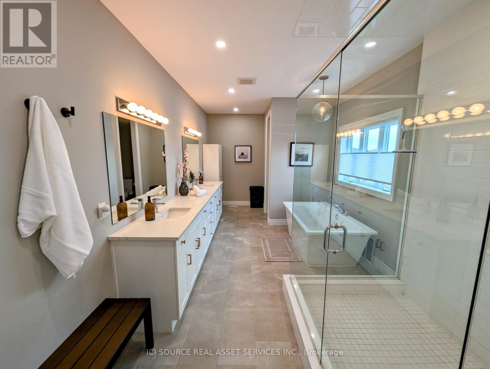183 Ambrous Crescent, Guelph, ON - Indoor Photo Showing Bathroom