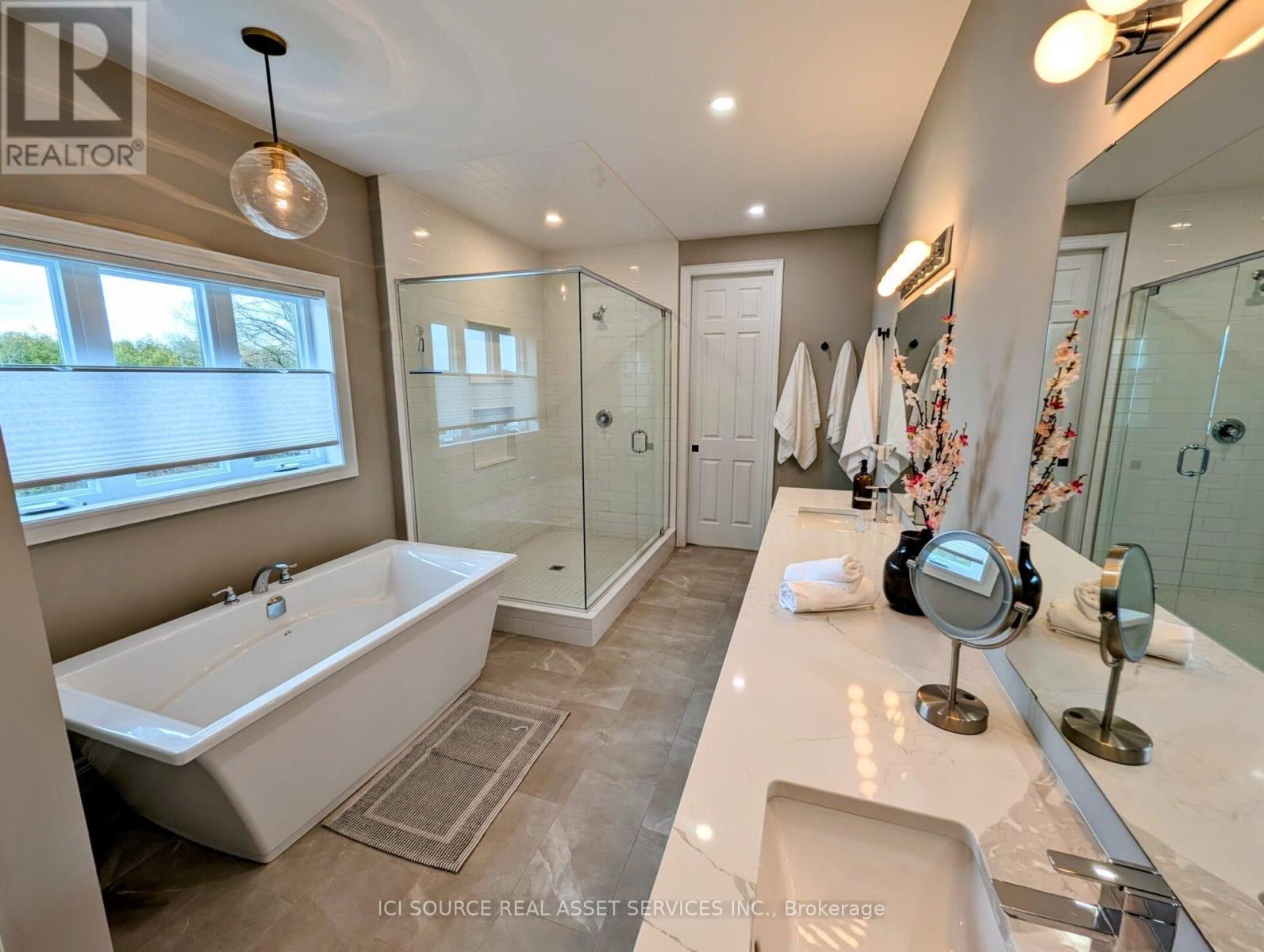 183 Ambrous Crescent, Guelph, ON - Indoor Photo Showing Bathroom
