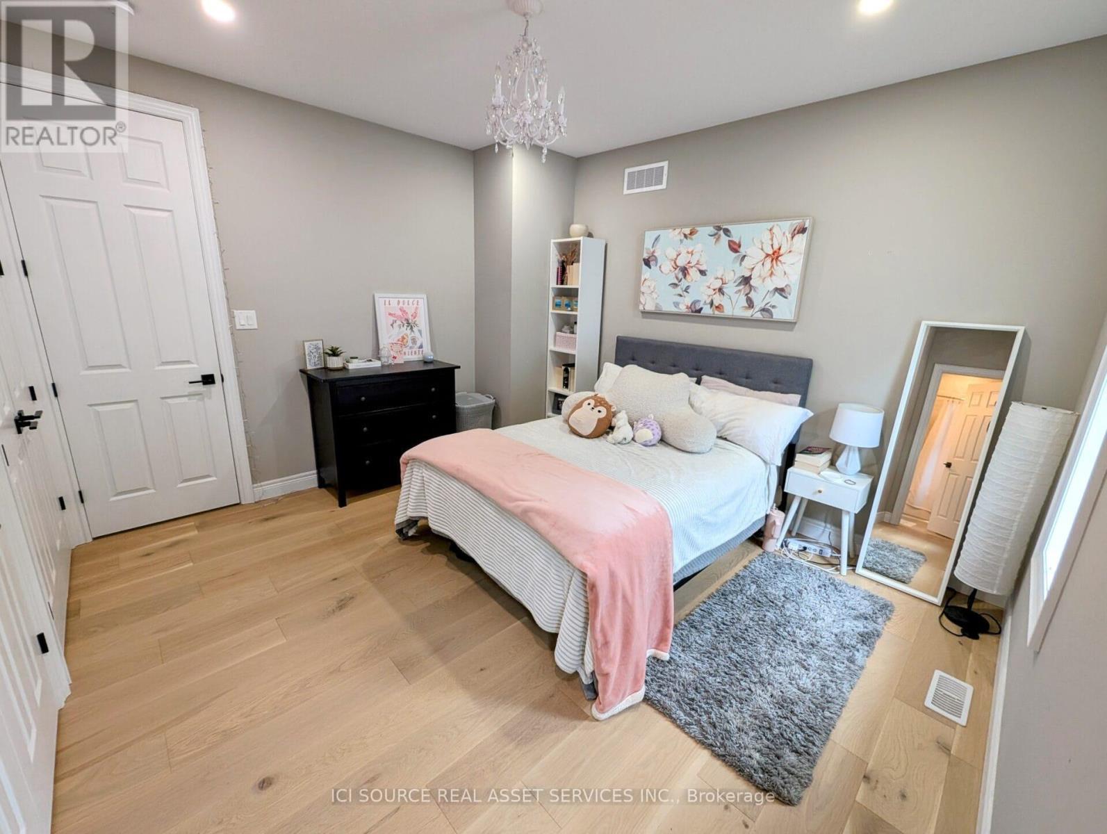 183 Ambrous Crescent, Guelph, ON - Indoor Photo Showing Bedroom