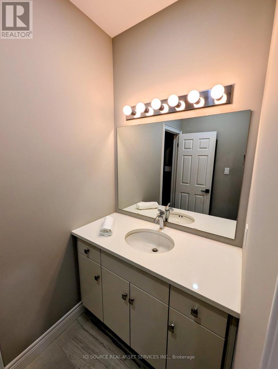 183 Ambrous Crescent, Guelph, ON - Indoor Photo Showing Bathroom