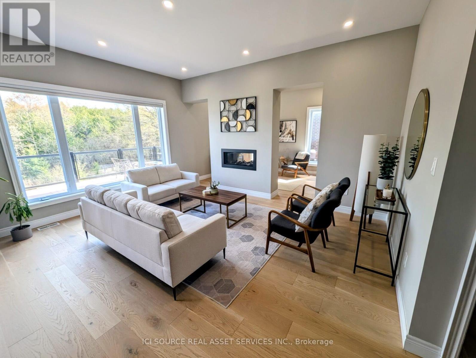 183 Ambrous Crescent, Guelph, ON - Indoor Photo Showing Living Room