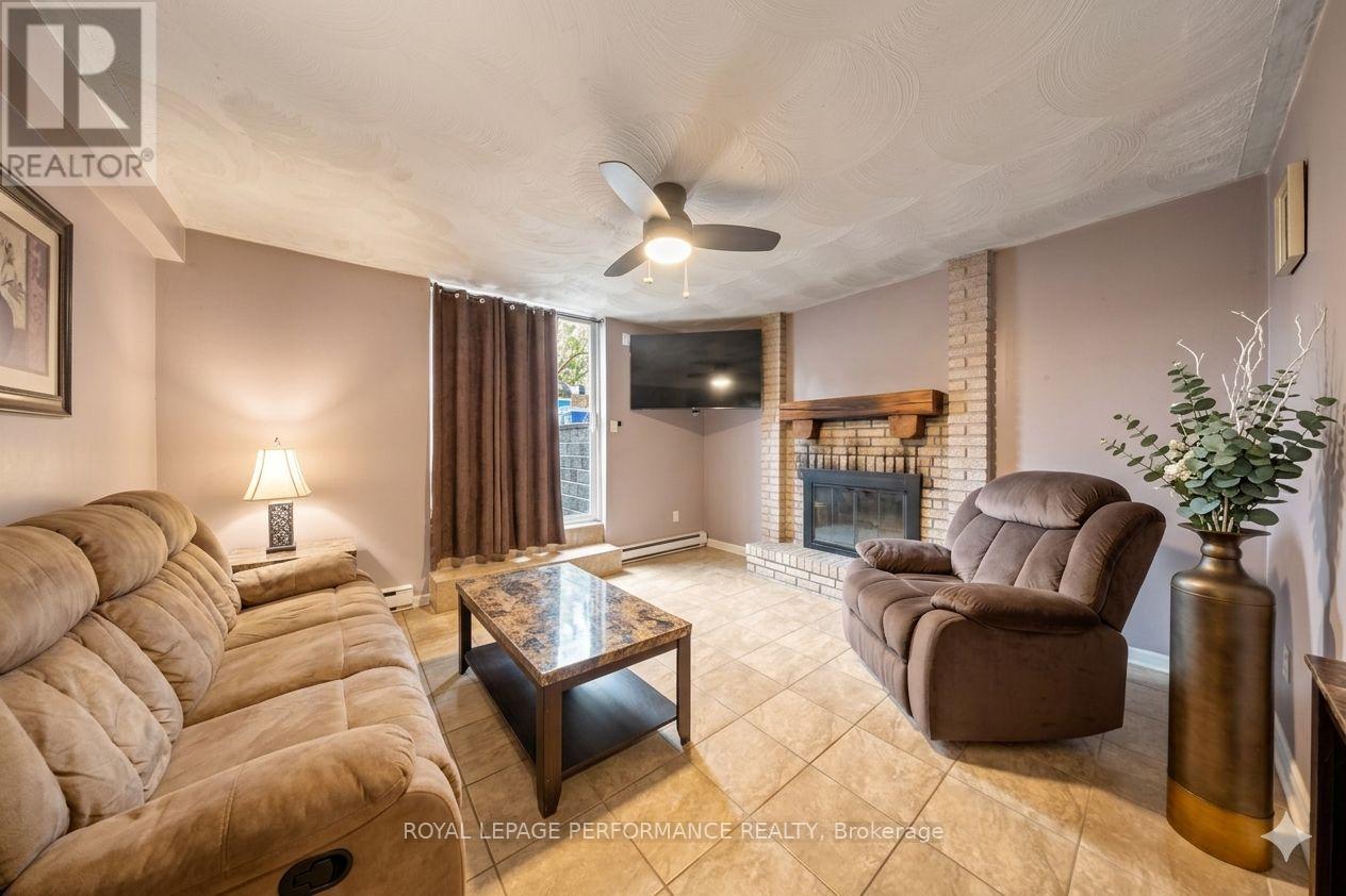 1702 Russell Road, Ottawa, ON - Indoor Photo Showing Living Room With Fireplace