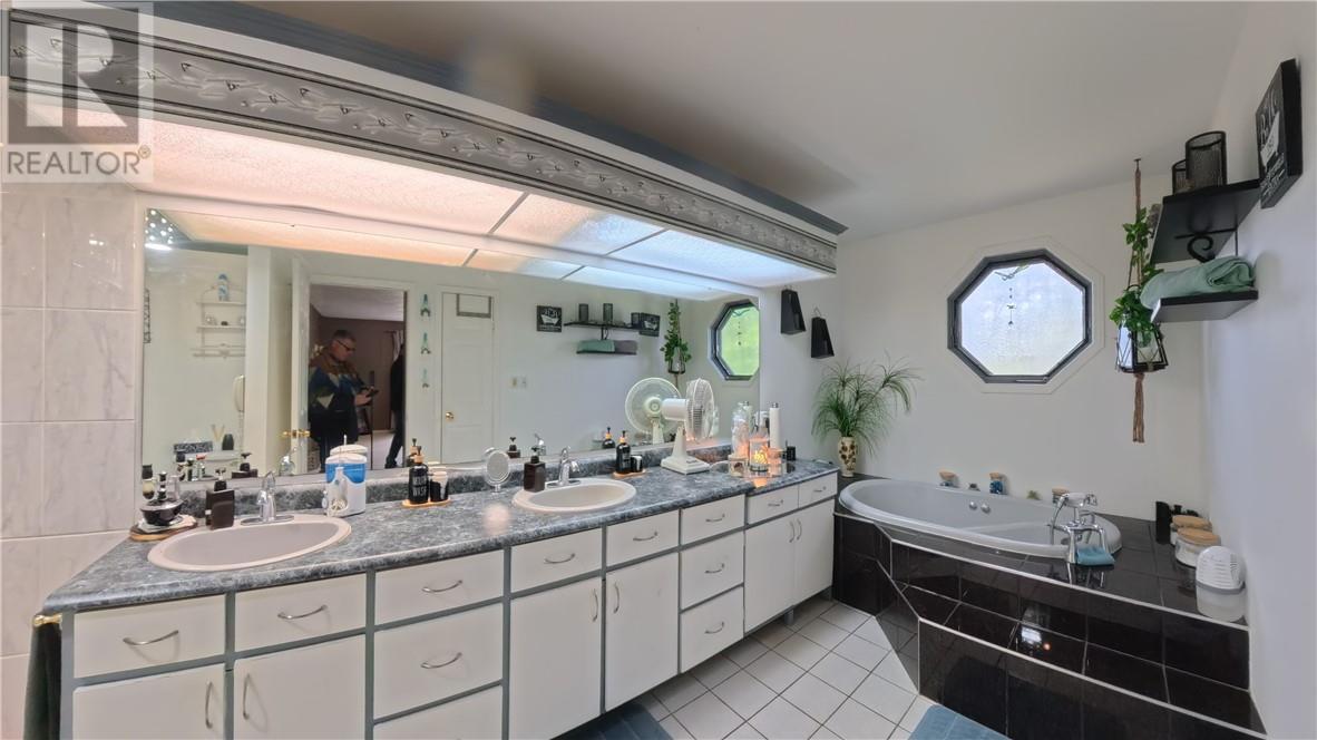 12 Rainbow Trail, Mindemoya, ON - Indoor Photo Showing Bathroom
