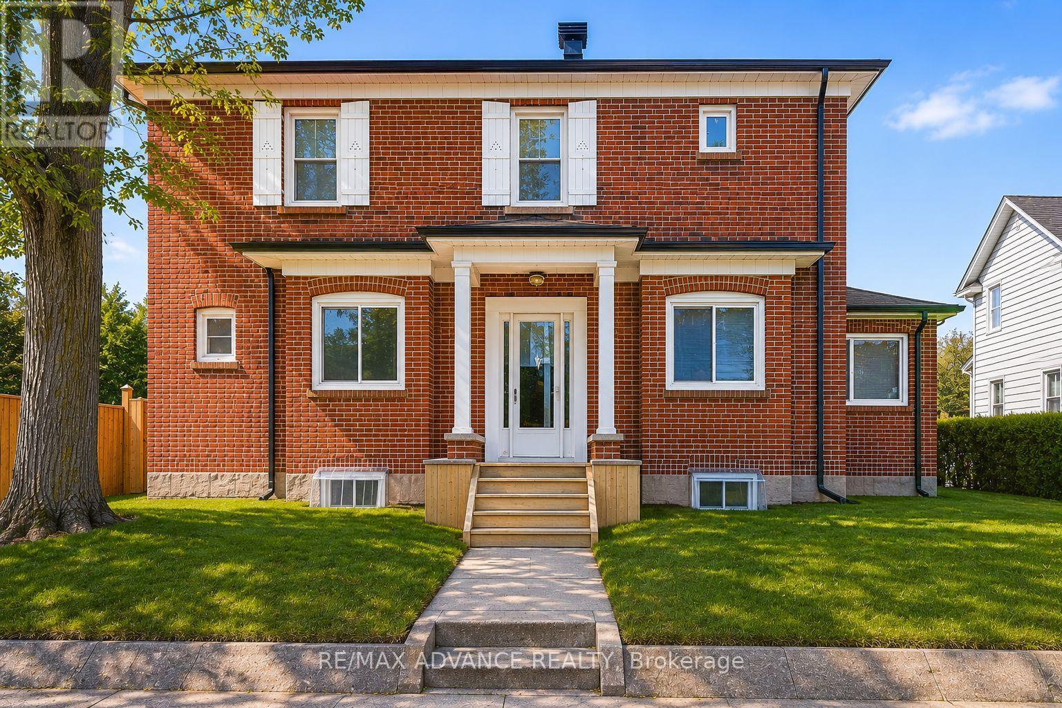 33 Castlefield Avenue, Toronto, ON - Outdoor