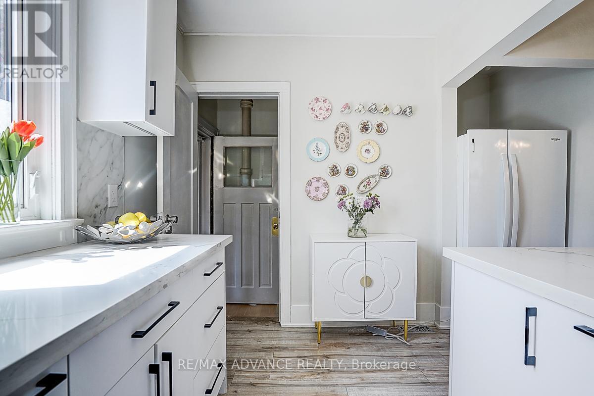 33 Castlefield Avenue, Toronto, ON - Indoor