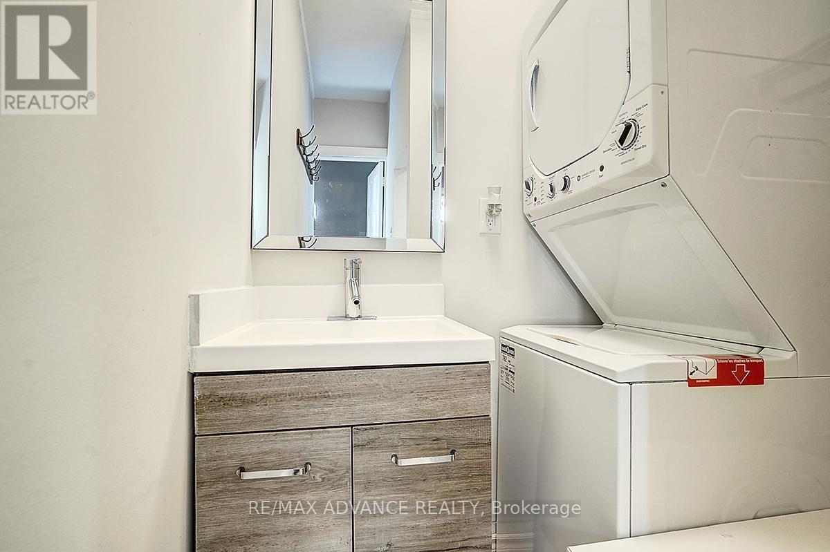 33 Castlefield Avenue, Toronto, ON - Indoor Photo Showing Laundry Room