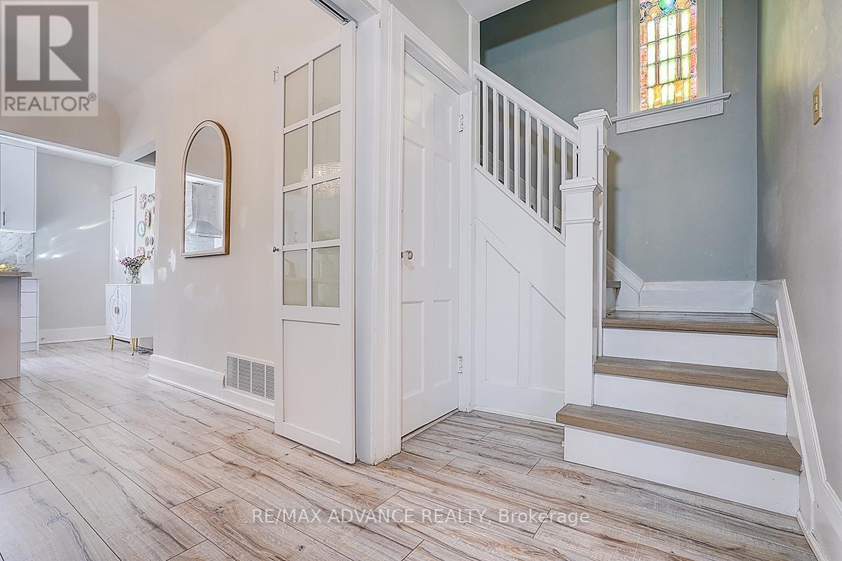 33 Castlefield Avenue, Toronto, ON - Indoor Photo Showing Other Room