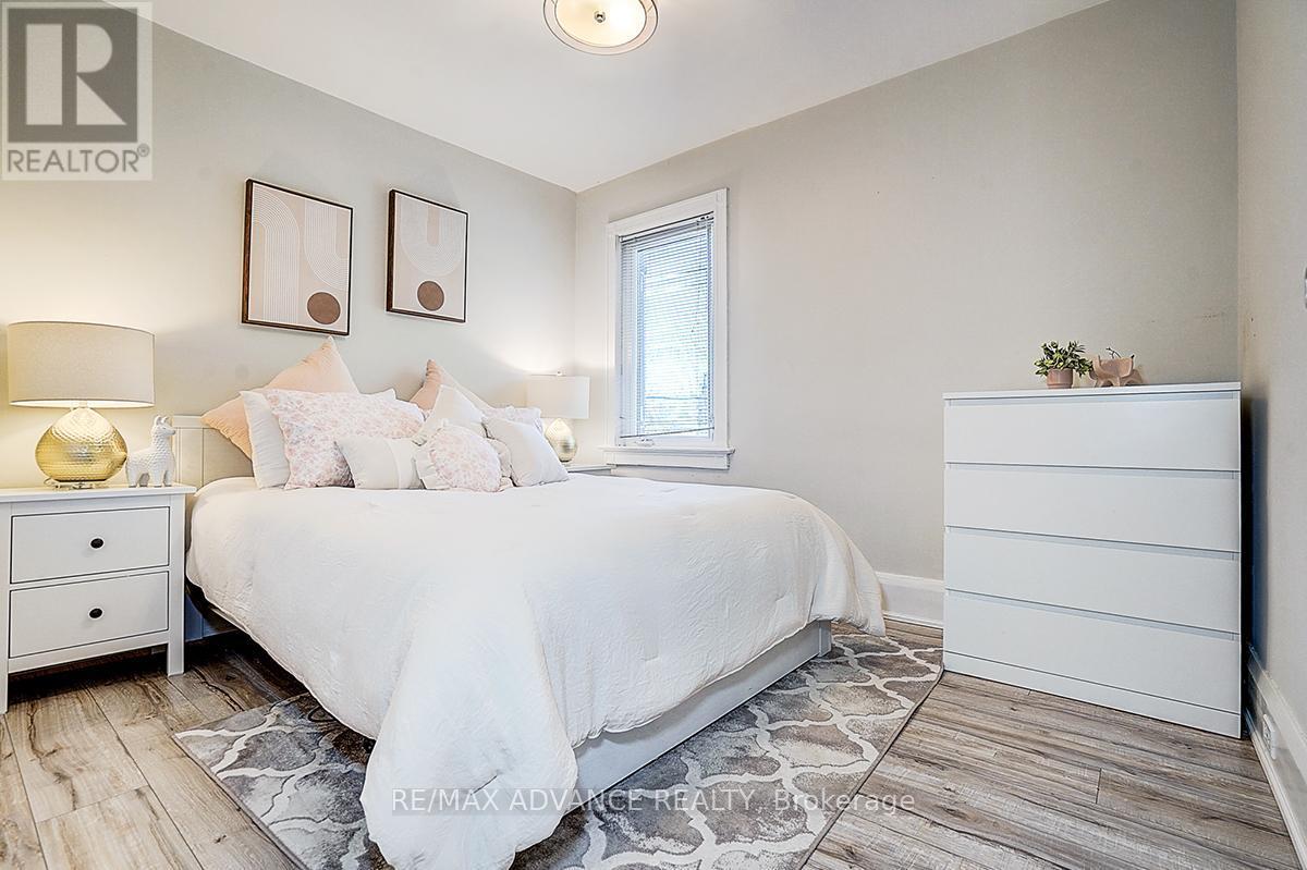 33 Castlefield Avenue, Toronto, ON - Indoor Photo Showing Bedroom