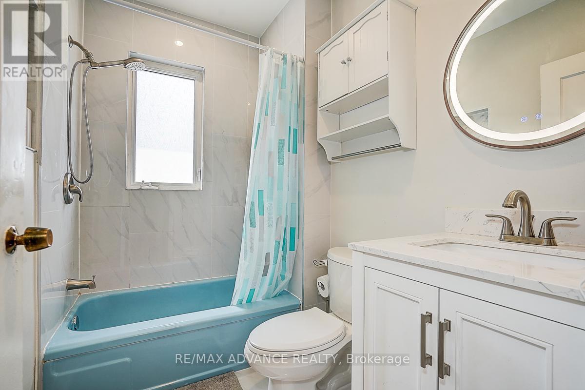 33 Castlefield Avenue, Toronto, ON - Indoor Photo Showing Bathroom