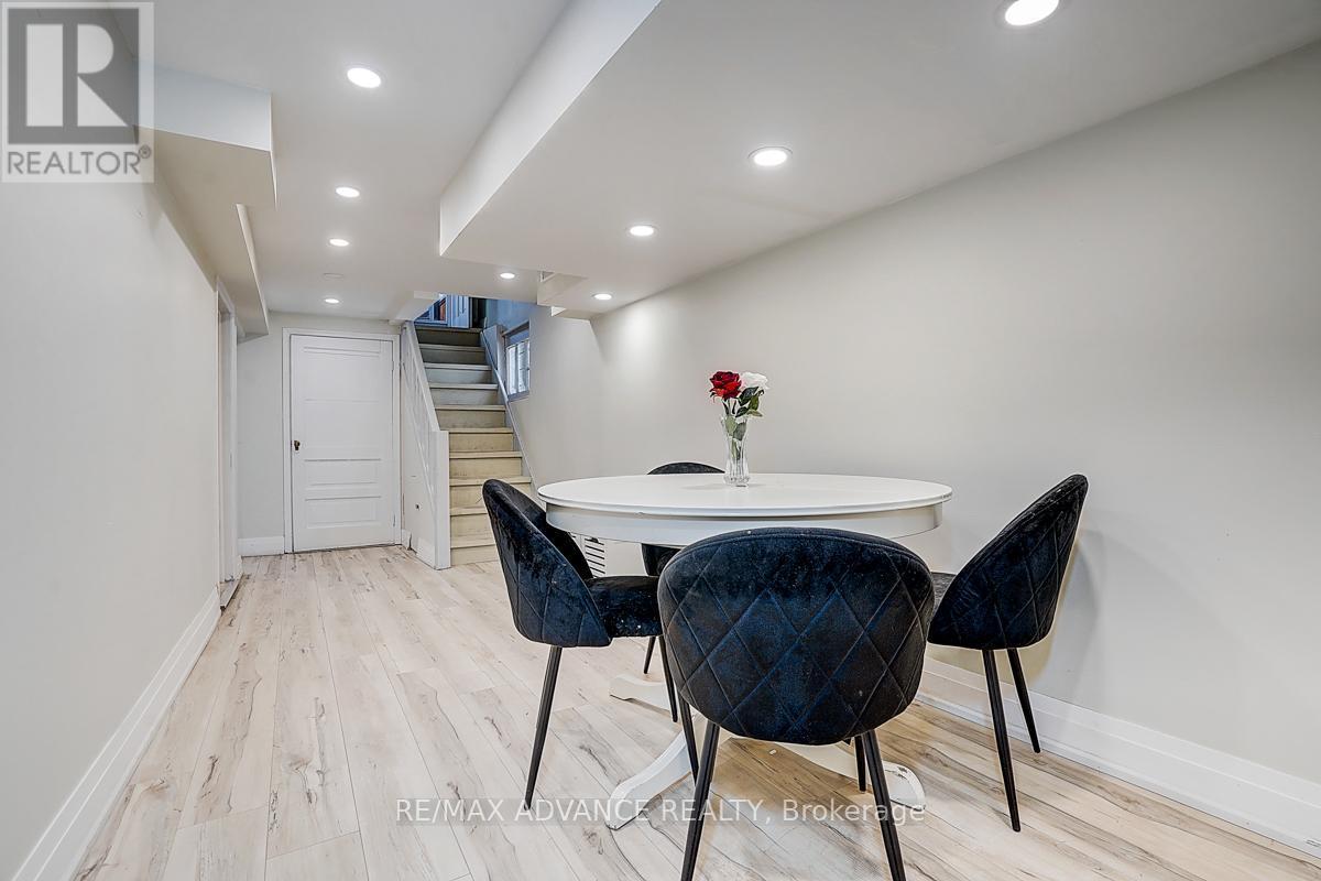 33 Castlefield Avenue, Toronto, ON - Indoor