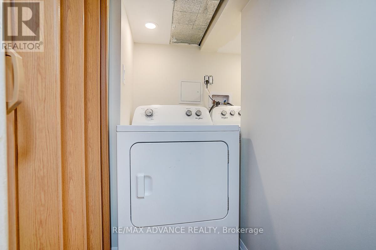 33 Castlefield Avenue, Toronto, ON - Indoor Photo Showing Laundry Room