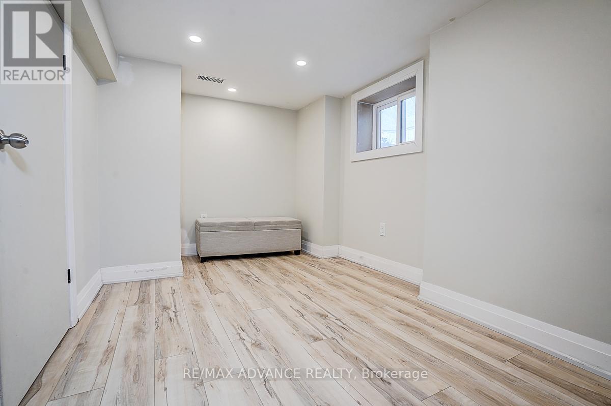 33 Castlefield Avenue, Toronto, ON - Indoor Photo Showing Other Room