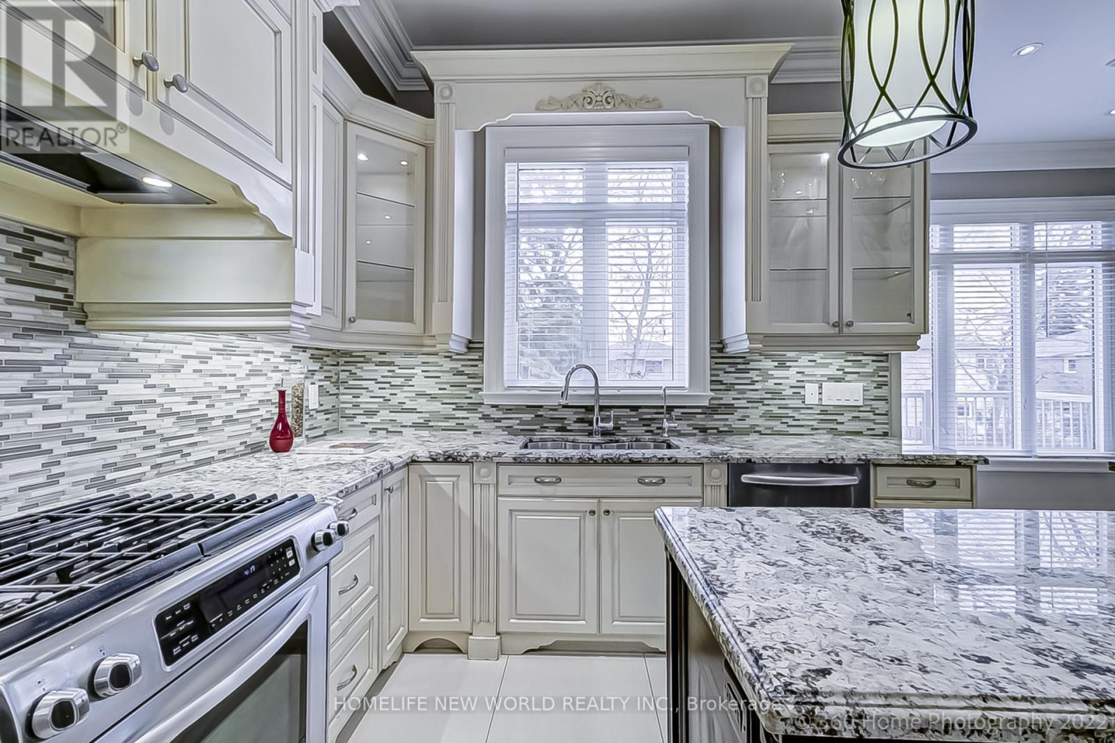 29 Threadneedle Crescent, Toronto, ON - Indoor Photo Showing Kitchen With Upgraded Kitchen