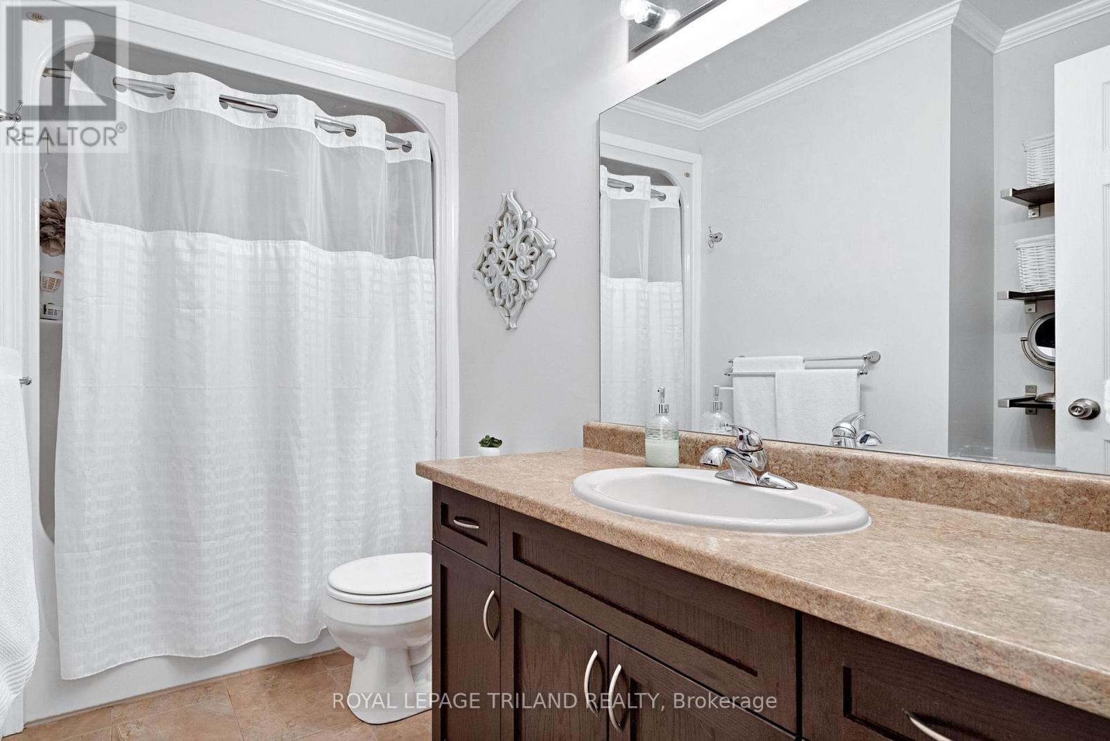 Main Bathroom - 41 - 2145 North Routledge Park, London North (North E), ON - Indoor Photo Showing Bathroom