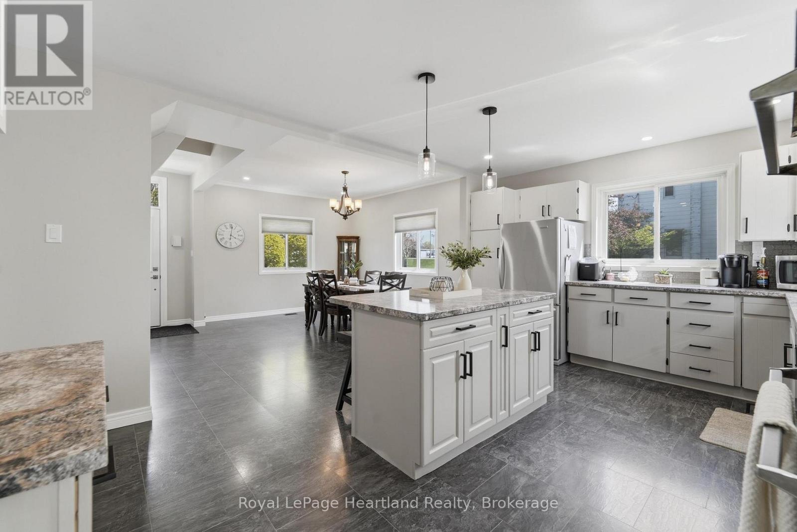 128 Eldon Street, Goderich (Goderich (Town)), ON - Indoor Photo Showing Kitchen With Upgraded Kitchen
