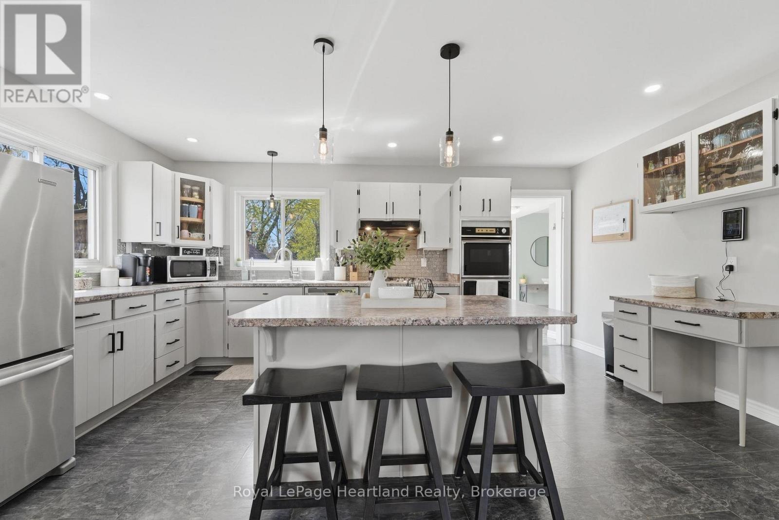 128 Eldon Street, Goderich (Goderich (Town)), ON - Indoor Photo Showing Kitchen With Upgraded Kitchen