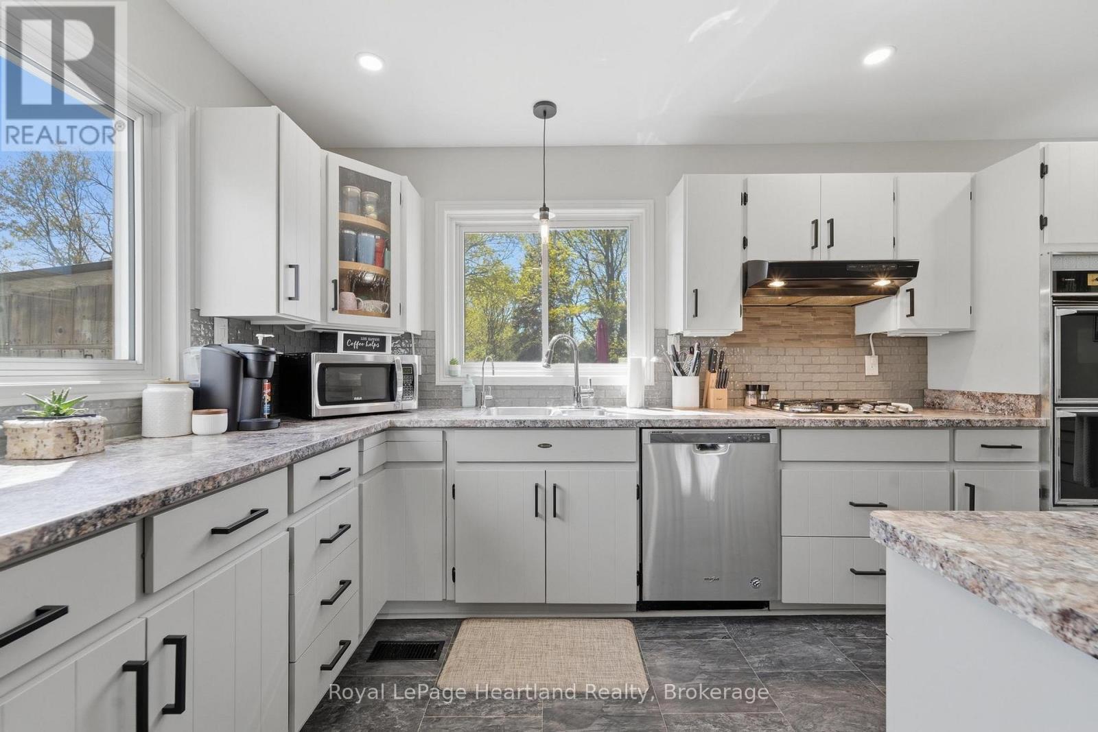 128 Eldon Street, Goderich (Goderich (Town)), ON - Indoor Photo Showing Kitchen With Upgraded Kitchen