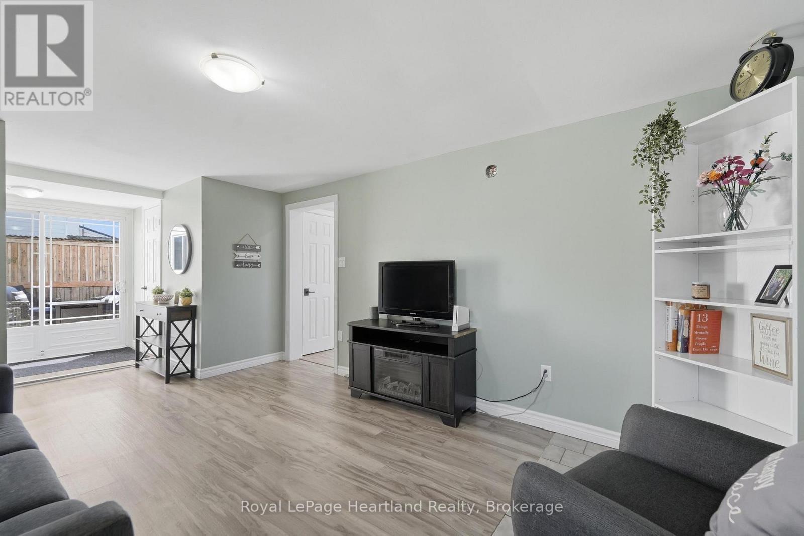 128 Eldon Street, Goderich (Goderich (Town)), ON - Indoor Photo Showing Living Room