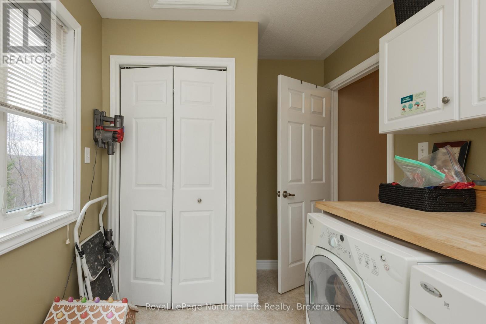 1055E Argo Run, Mattawan, ON - Indoor Photo Showing Laundry Room