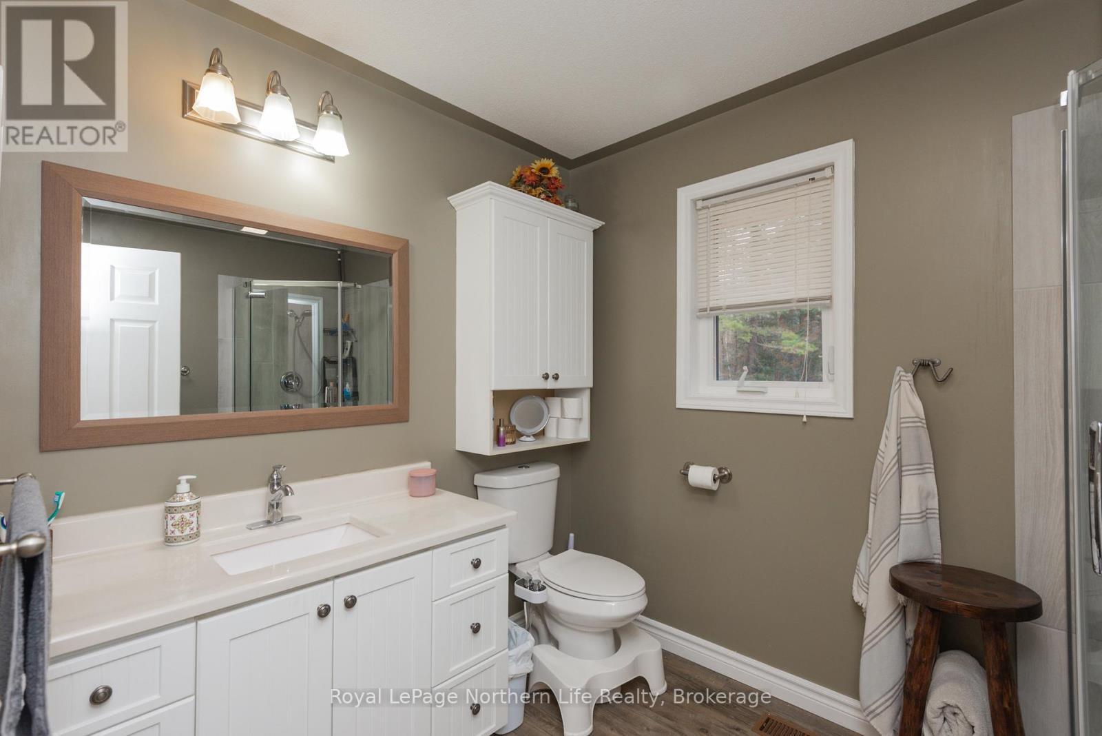 1055E Argo Run, Mattawan, ON - Indoor Photo Showing Bathroom