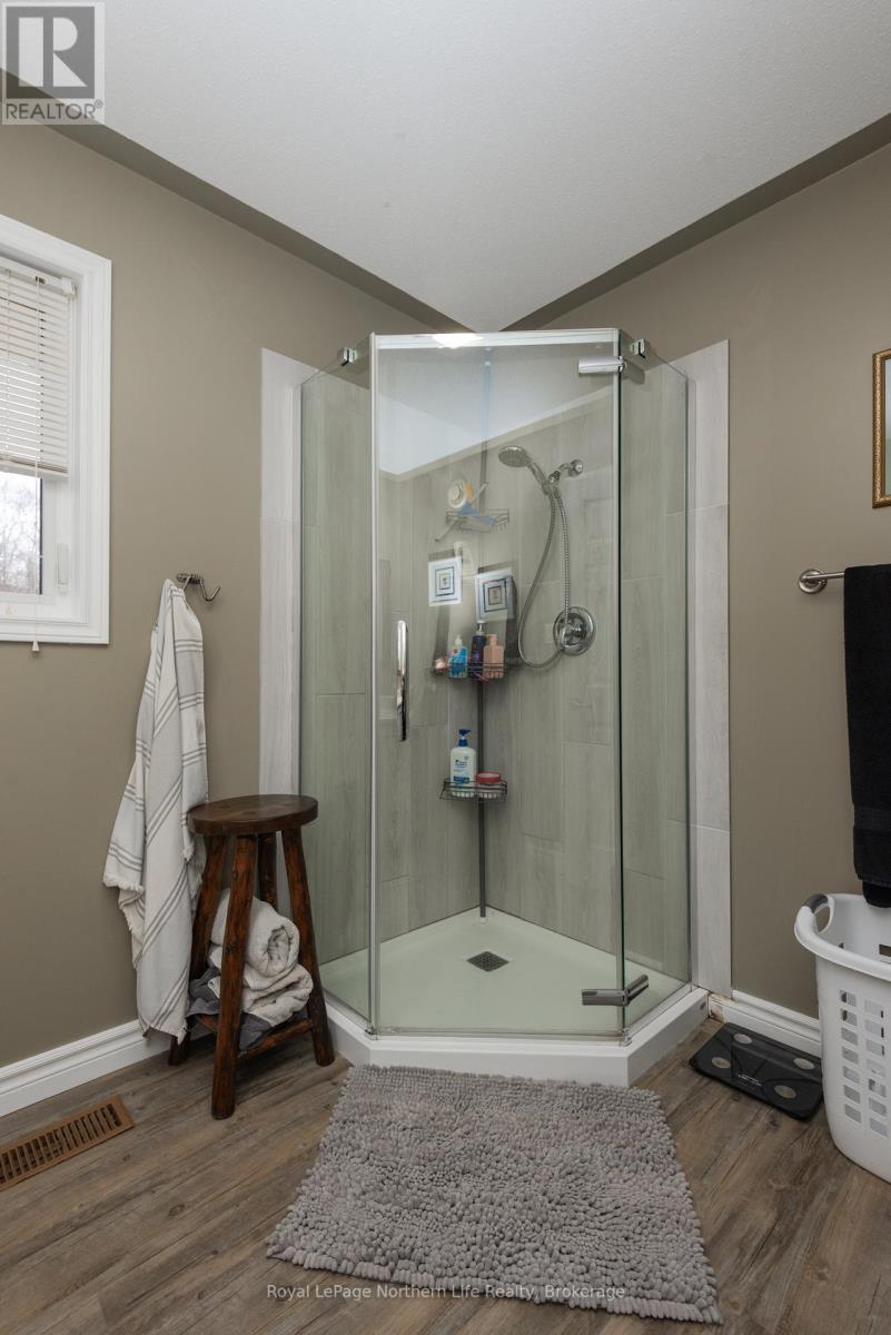 1055E Argo Run, Mattawan, ON - Indoor Photo Showing Bathroom
