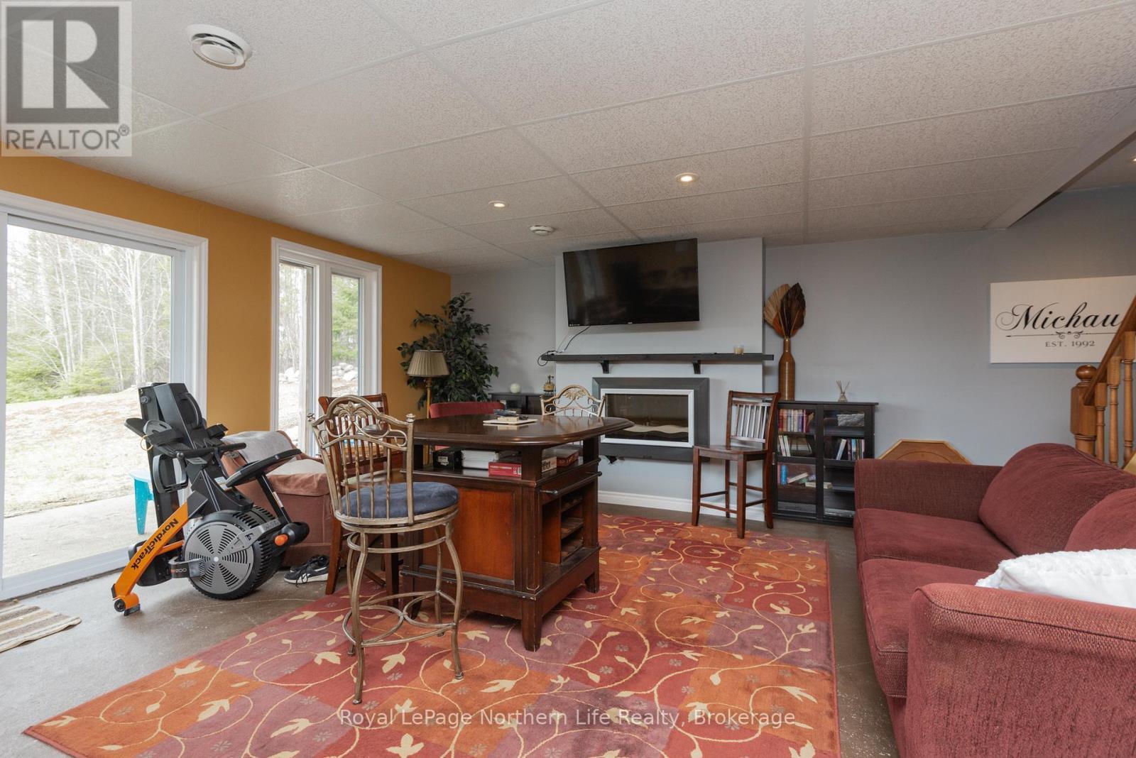 1055E Argo Run, Mattawan, ON - Indoor With Fireplace