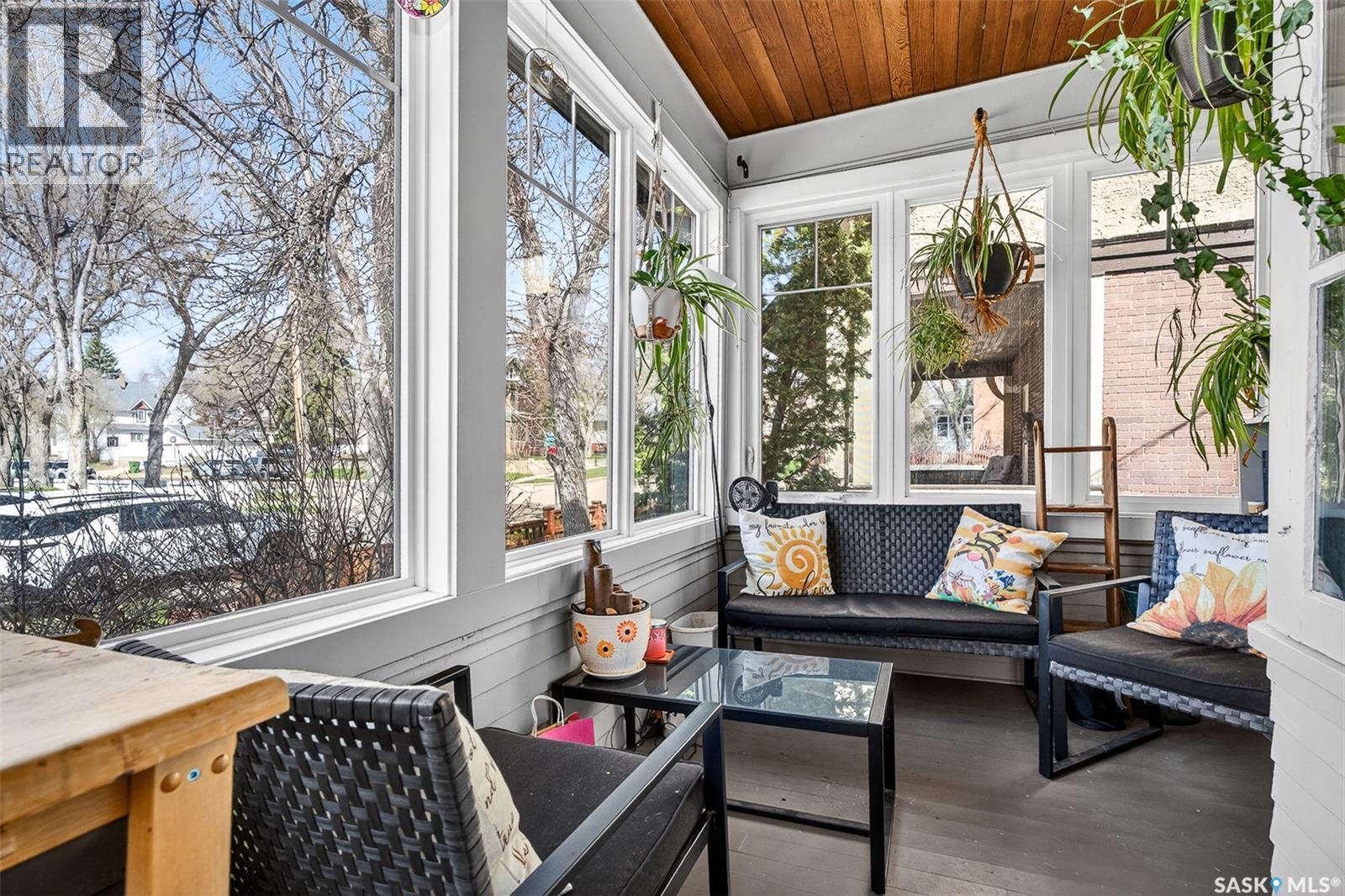 1037 Chestnut Avenue, Moose Jaw, SK - Photo Showing Living Room