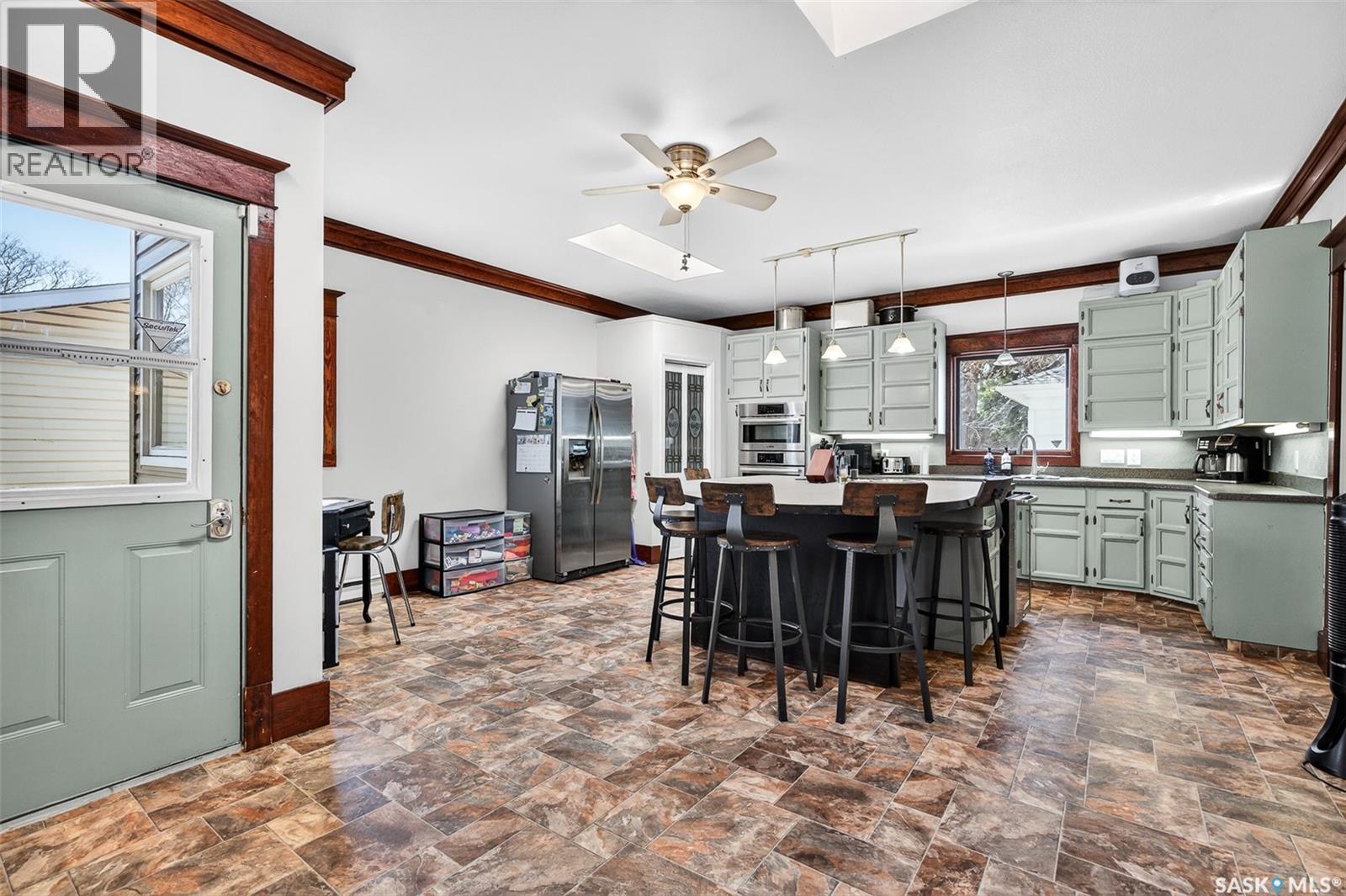 1037 Chestnut Avenue, Moose Jaw, SK - Indoor