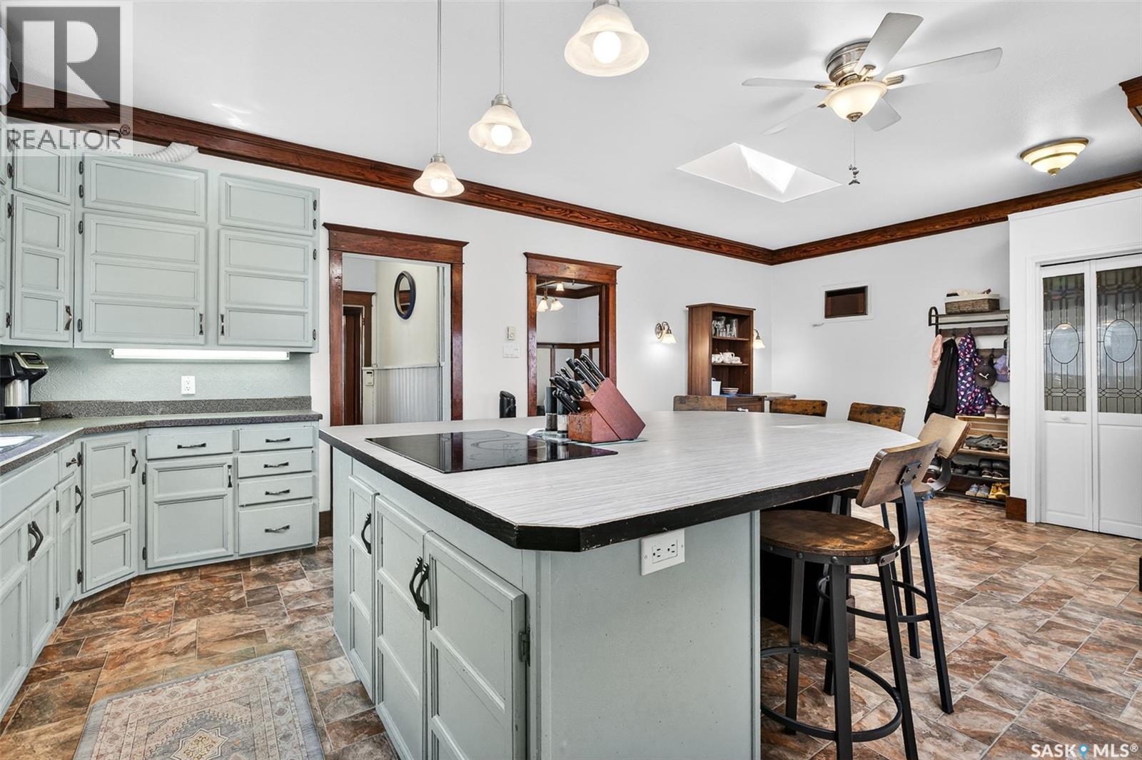 1037 Chestnut Avenue, Moose Jaw, SK - Indoor Photo Showing Kitchen
